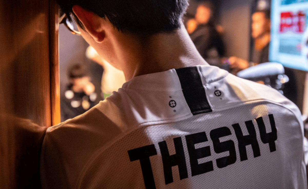 JackeyLove Xia的团战无缝衔接，Creme Sylas表现出色， Top Esports 扳平了比分